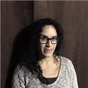 Profesora de lenguaje a estudiantes de 2do ciclo